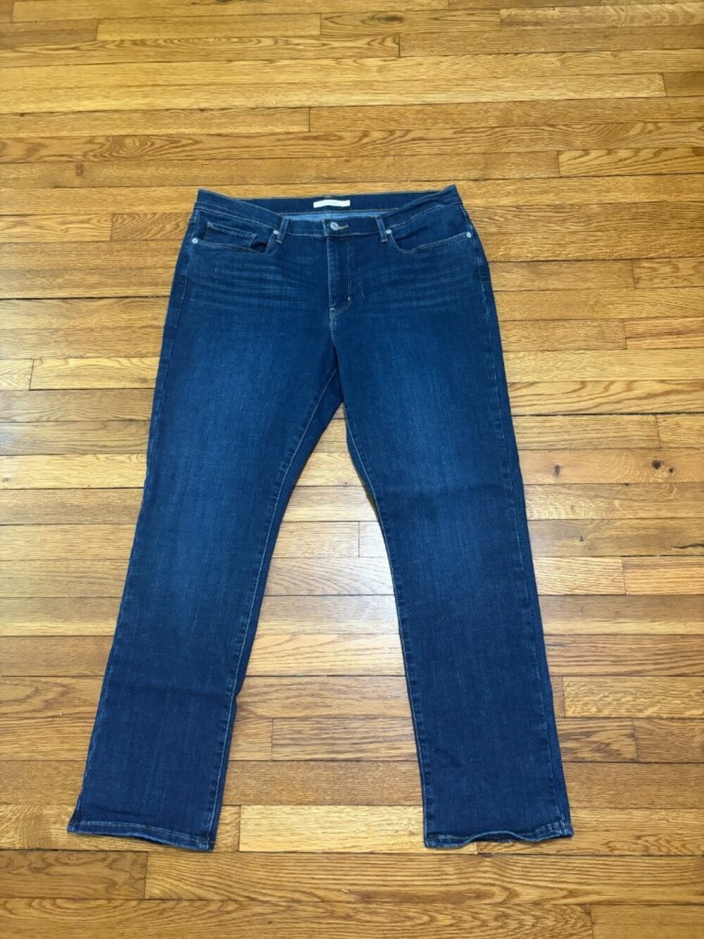 Levis Jeans Women's Size 33 Classic Straight Dark Wash Blue Denim High Rise
